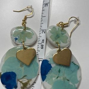 "Blooming Resin Delights: Handmade Polymer Clay Earrings with Dried Flowers"